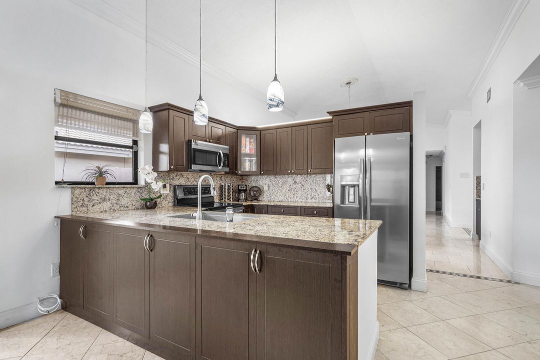 Под контрактом: $3,700 (3 спален, 2 ванн, 1546 Квадратных фут)