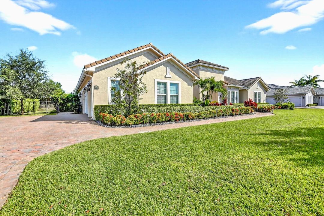 Active With Contract: $2,000,000 (4 beds, 3 baths, 4936 Square Feet)