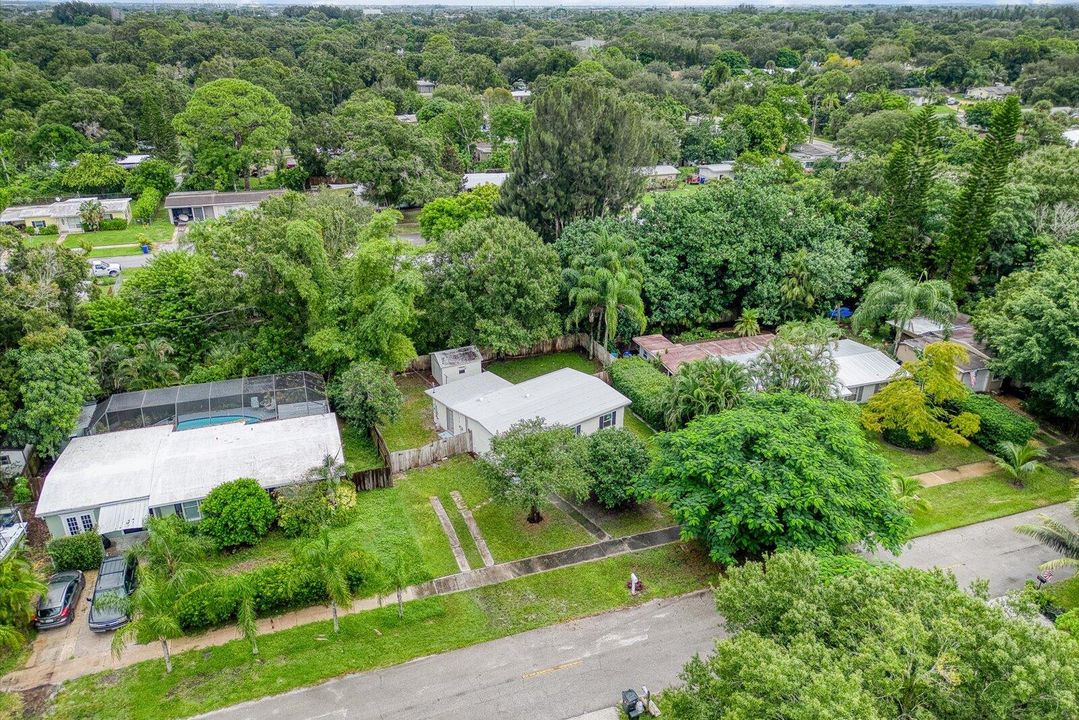 For Sale: $259,999 (2 beds, 1 baths, 1032 Square Feet)