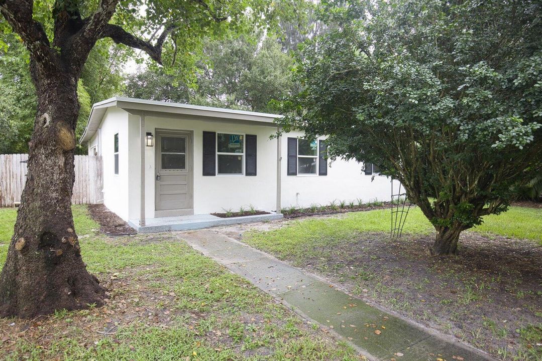 For Sale: $259,999 (2 beds, 1 baths, 1032 Square Feet)