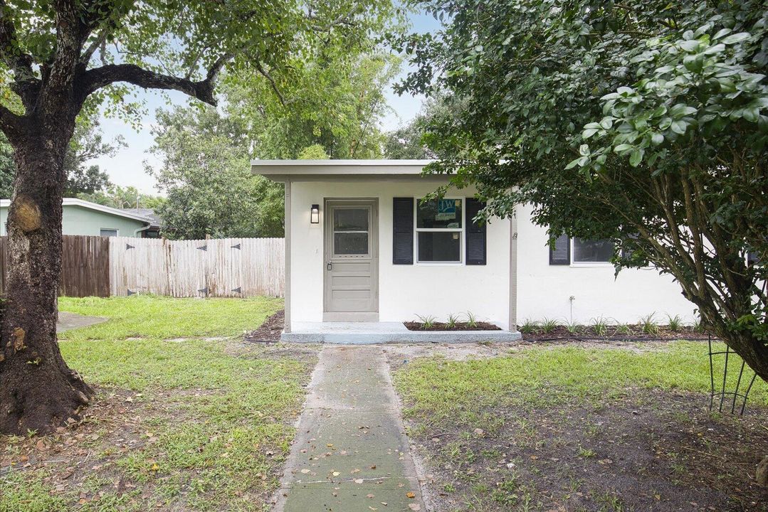 For Sale: $259,999 (2 beds, 1 baths, 1032 Square Feet)