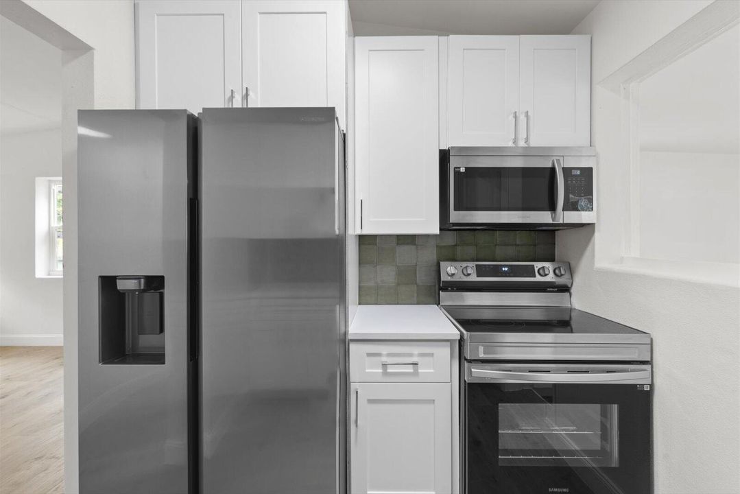 For Sale: $259,999 (2 beds, 1 baths, 1032 Square Feet)