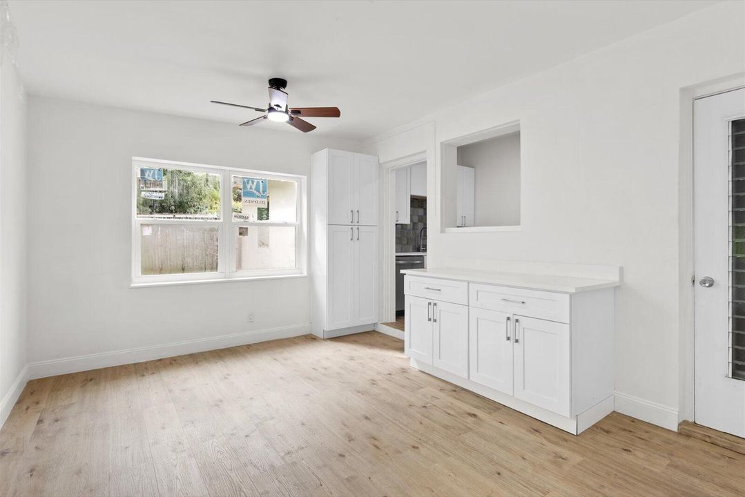 For Sale: $259,999 (2 beds, 1 baths, 1032 Square Feet)