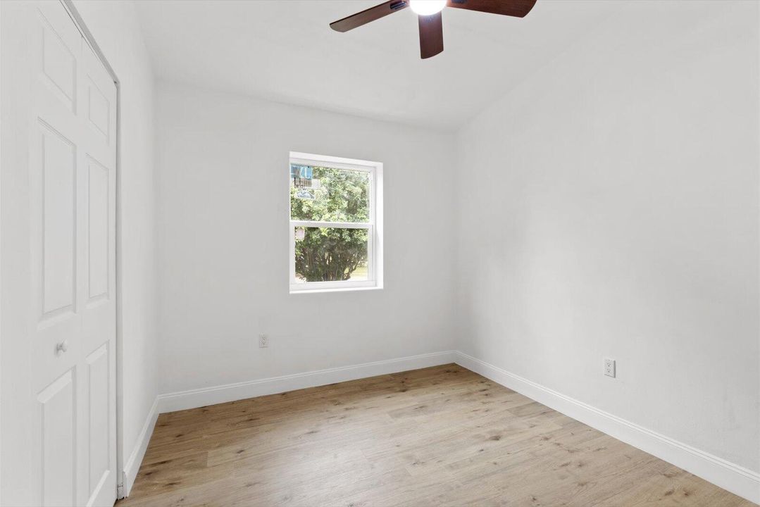 For Sale: $259,999 (2 beds, 1 baths, 1032 Square Feet)