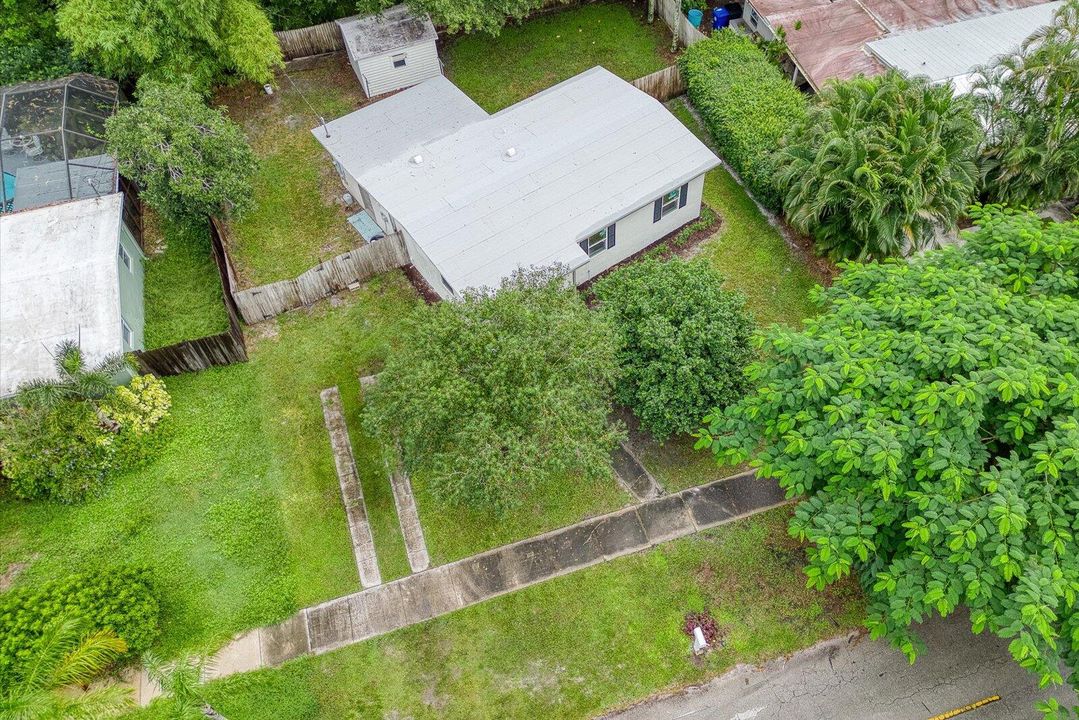 For Sale: $259,999 (2 beds, 1 baths, 1032 Square Feet)