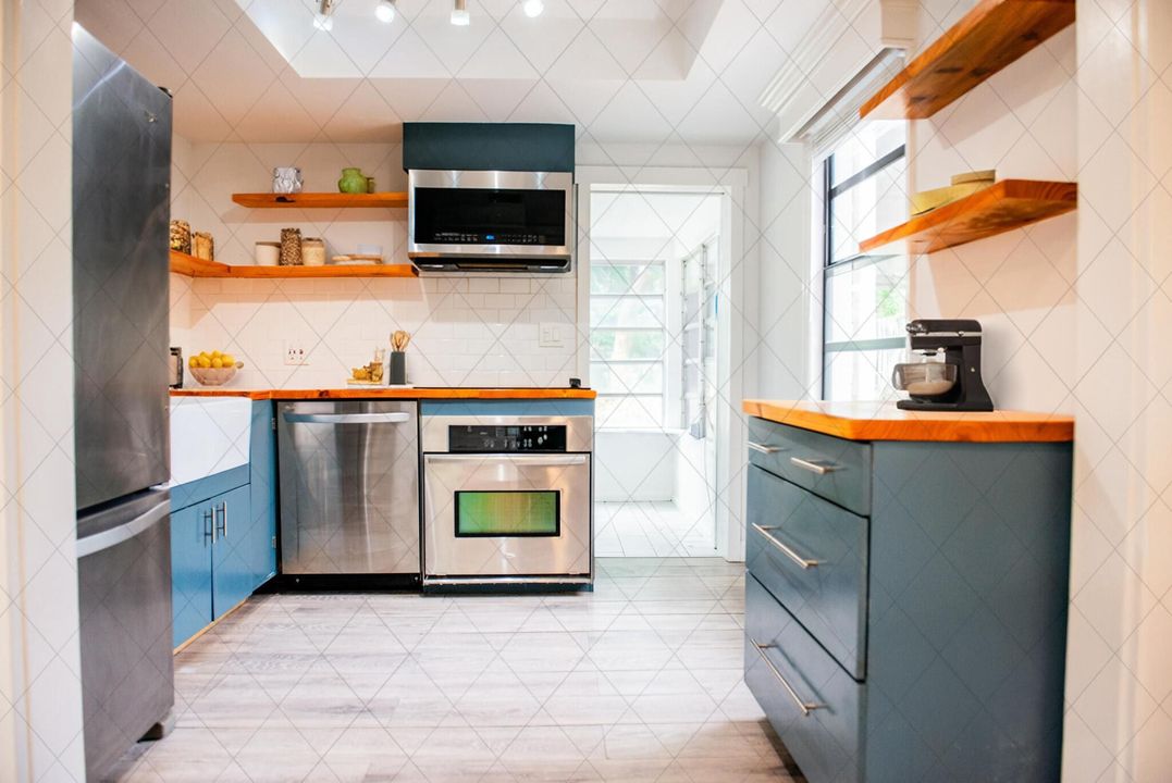 待售: $335,000 (2 贝兹, 1 浴室, 940 平方英尺)