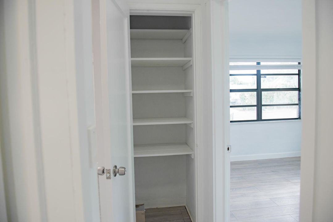 待售: $335,000 (2 贝兹, 1 浴室, 940 平方英尺)