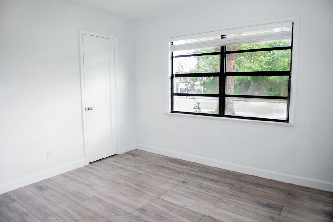 待售: $335,000 (2 贝兹, 1 浴室, 940 平方英尺)