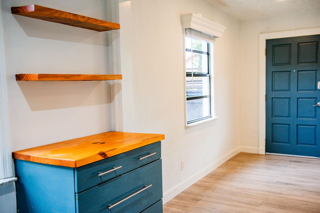 待售: $335,000 (2 贝兹, 1 浴室, 940 平方英尺)