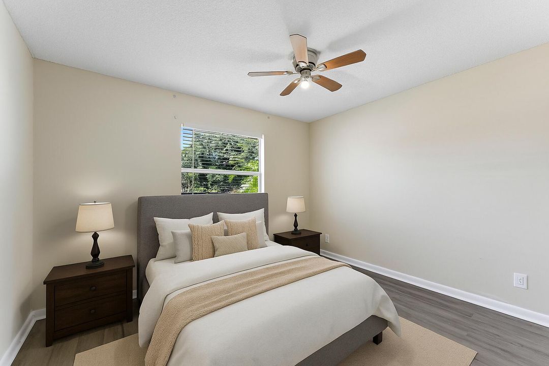 For Sale: $300,000 (3 beds, 1 baths, 864 Square Feet)