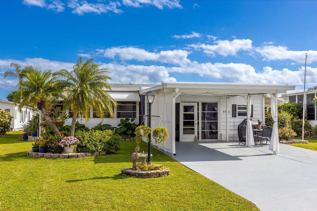 Active With Contract: $190,000 (2 beds, 2 baths, 1036 Square Feet)