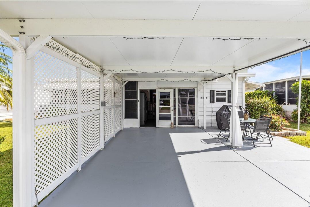 Active With Contract: $190,000 (2 beds, 2 baths, 1036 Square Feet)