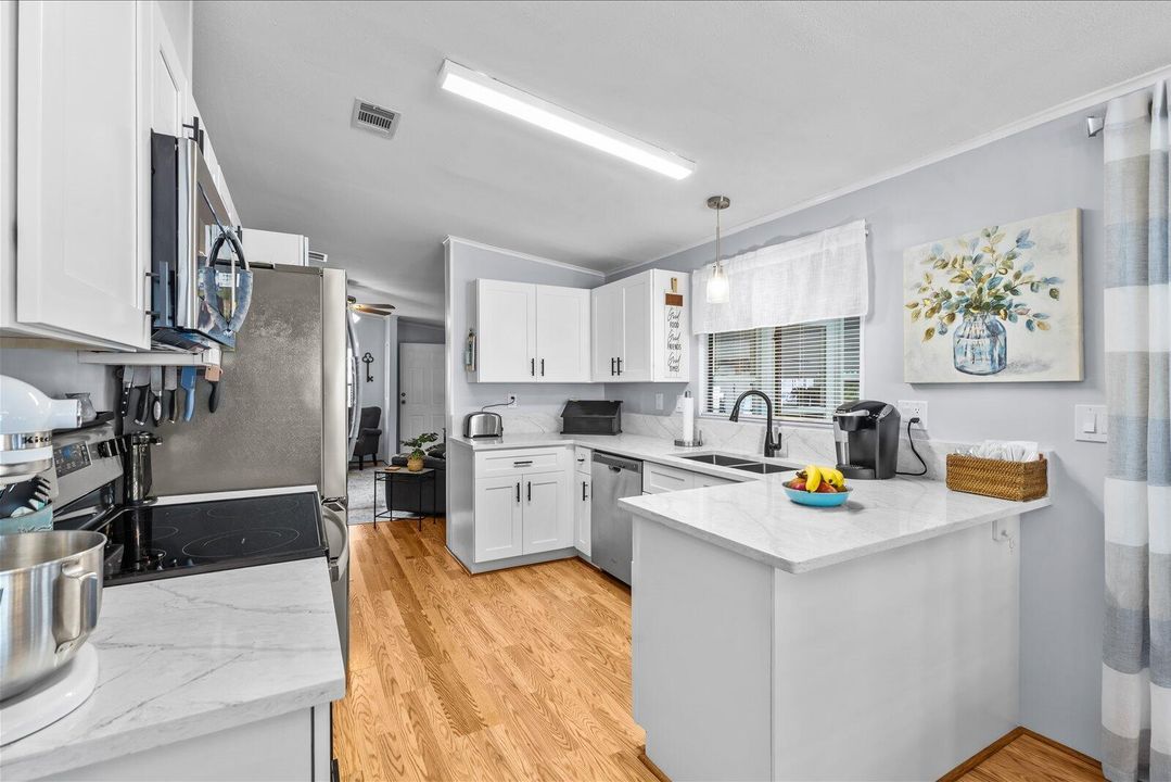 Active With Contract: $190,000 (2 beds, 2 baths, 1036 Square Feet)