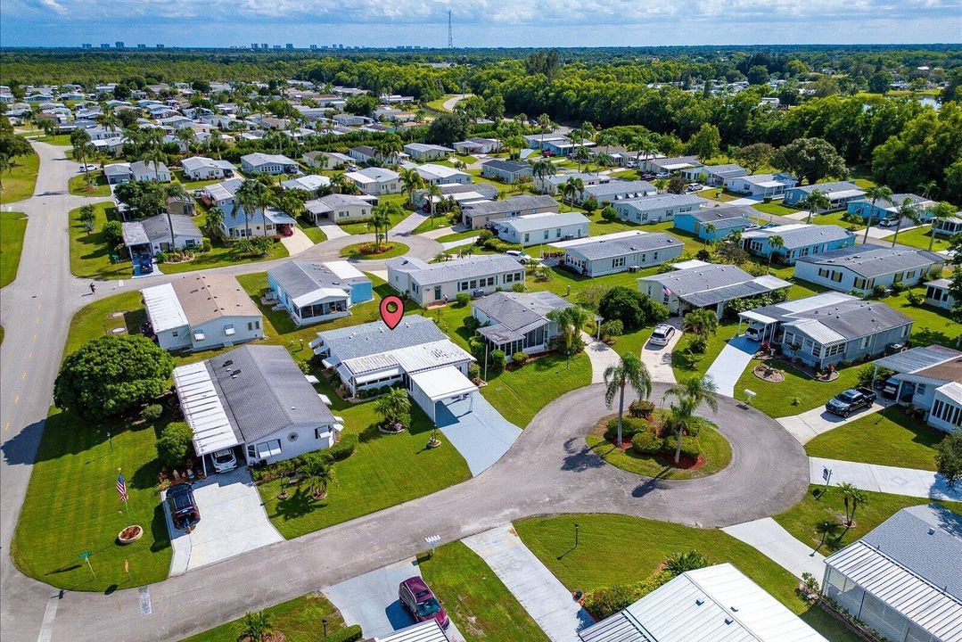 Active With Contract: $190,000 (2 beds, 2 baths, 1036 Square Feet)