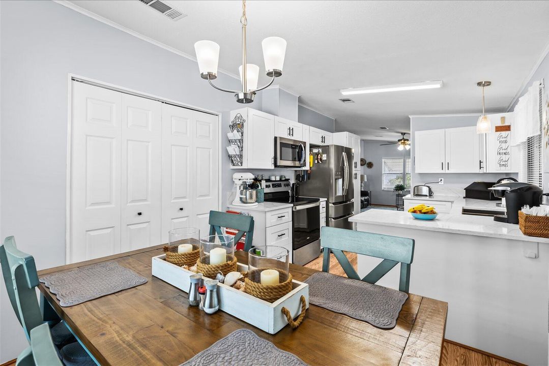 Active With Contract: $190,000 (2 beds, 2 baths, 1036 Square Feet)