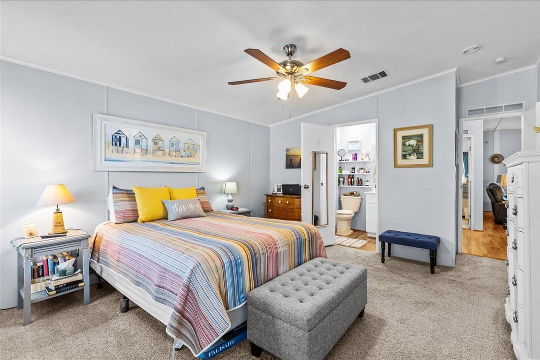 Active With Contract: $190,000 (2 beds, 2 baths, 1036 Square Feet)