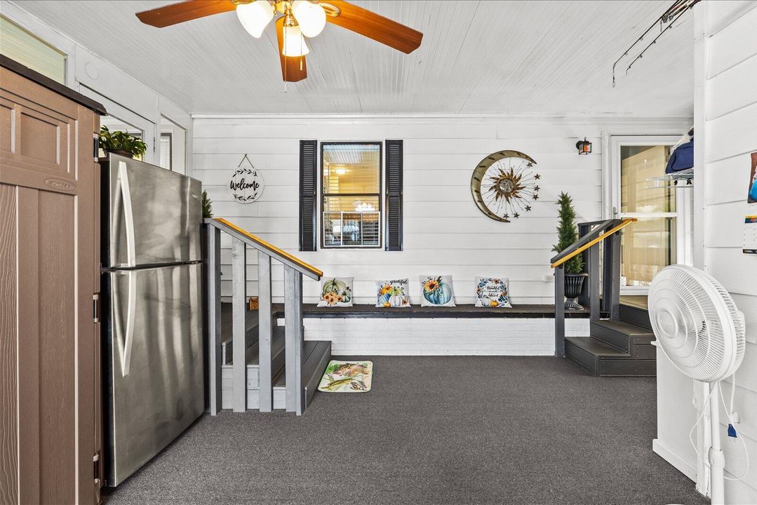 Active With Contract: $190,000 (2 beds, 2 baths, 1036 Square Feet)