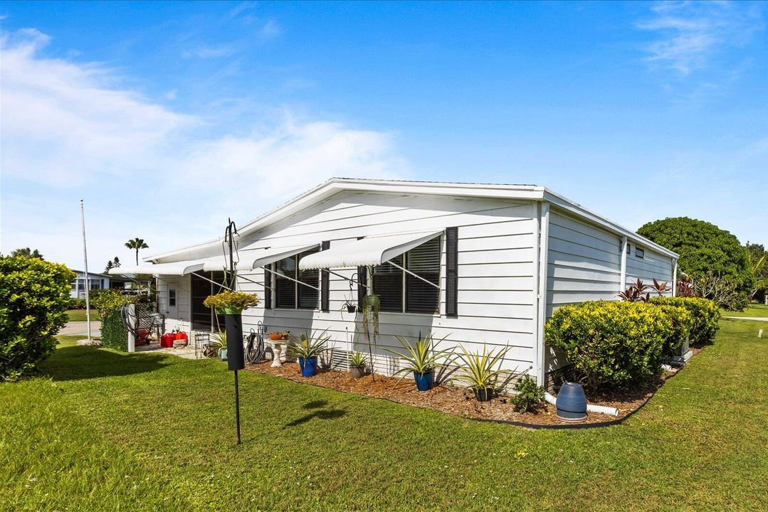 Active With Contract: $190,000 (2 beds, 2 baths, 1036 Square Feet)