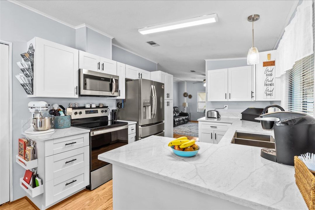 Active With Contract: $190,000 (2 beds, 2 baths, 1036 Square Feet)