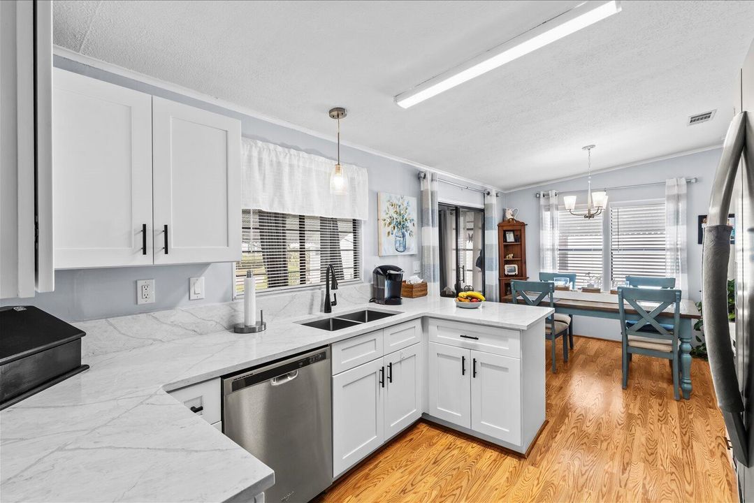 Active With Contract: $190,000 (2 beds, 2 baths, 1036 Square Feet)