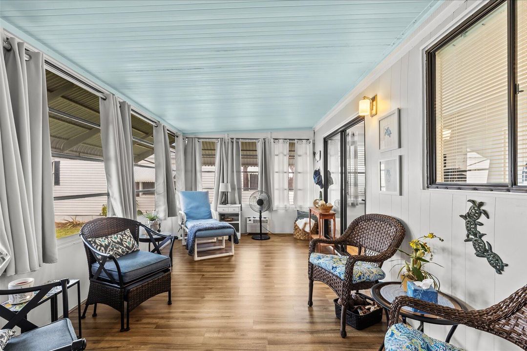 Active With Contract: $190,000 (2 beds, 2 baths, 1036 Square Feet)