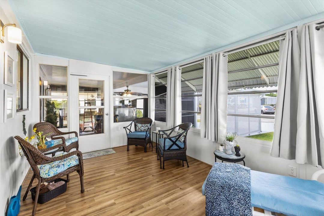 Active With Contract: $190,000 (2 beds, 2 baths, 1036 Square Feet)