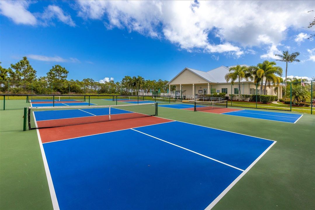 Active With Contract: $190,000 (2 beds, 2 baths, 1036 Square Feet)