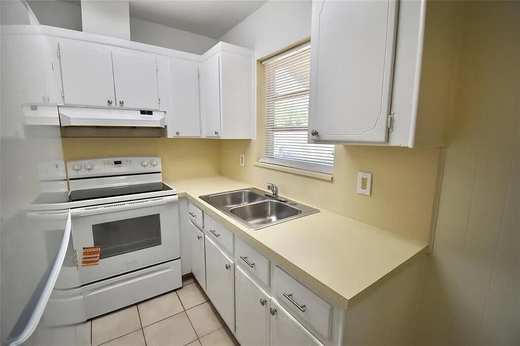 Active With Contract: $739,000 (4 beds, 3 baths, 2426 Square Feet)