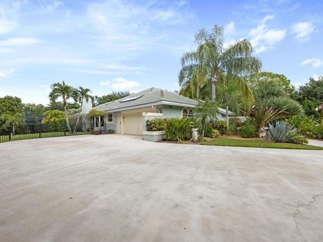 Activo con contrato: $1,395,000 (5 camas, 3 baños, 3092 Pies cuadrados)