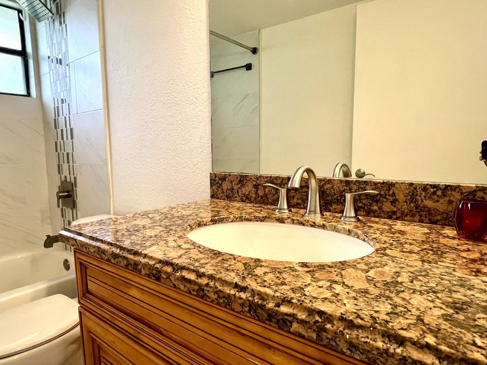 Под контрактом: $1,895 (2 спален, 2 ванн, 904 Квадратных фут)