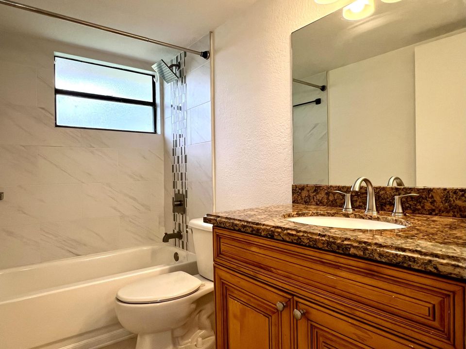 Под контрактом: $1,895 (2 спален, 2 ванн, 904 Квадратных фут)