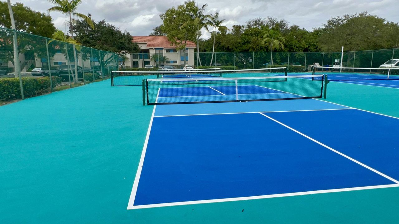 Под контрактом: $1,895 (2 спален, 2 ванн, 904 Квадратных фут)