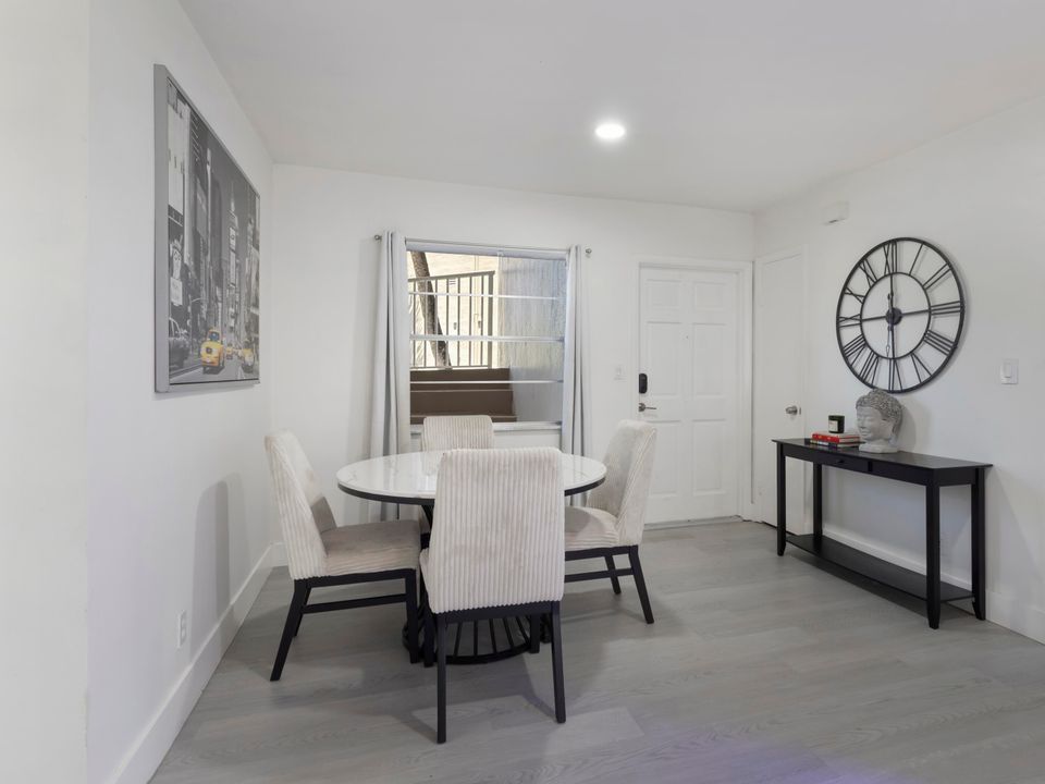 For Sale: $230,000 (2 beds, 2 baths, 1021 Square Feet)