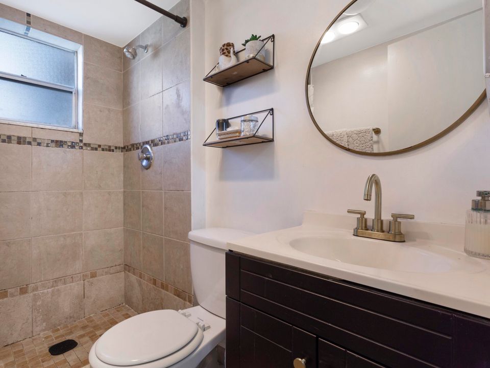 For Sale: $230,000 (2 beds, 2 baths, 1021 Square Feet)