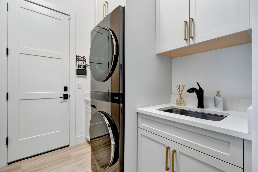 En Venta: $1,950,000 (3 camas, 2 baños, 2371 Pies cuadrados)