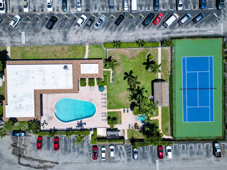 For Sale: $230,000 (2 beds, 2 baths, 1021 Square Feet)