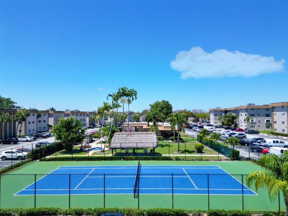 For Sale: $230,000 (2 beds, 2 baths, 1021 Square Feet)