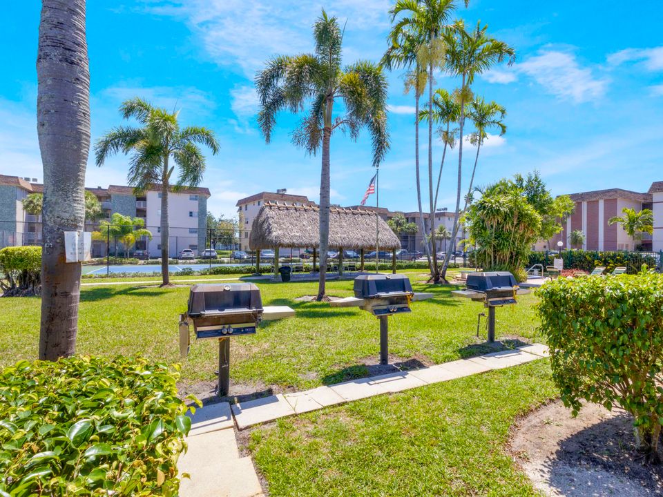 For Sale: $230,000 (2 beds, 2 baths, 1021 Square Feet)