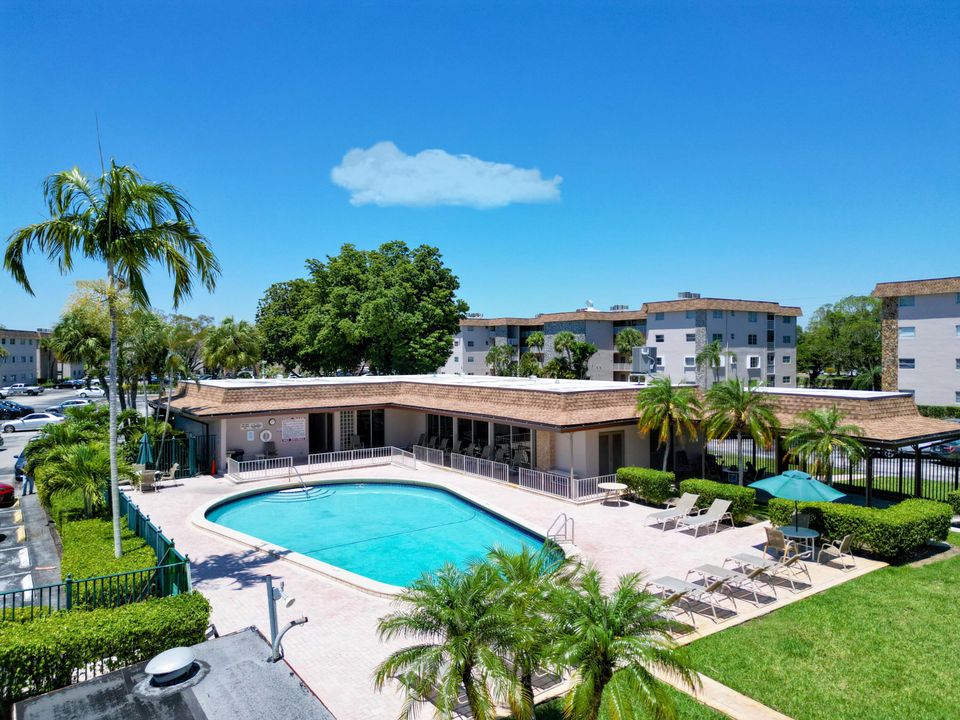 For Sale: $230,000 (2 beds, 2 baths, 1021 Square Feet)