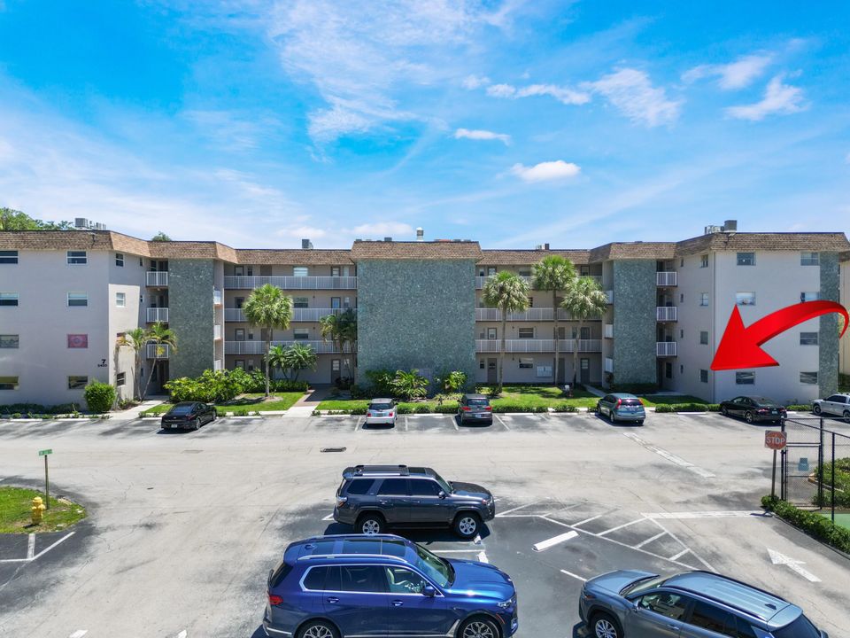 For Sale: $230,000 (2 beds, 2 baths, 1021 Square Feet)