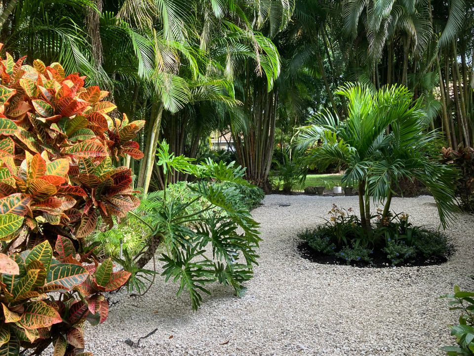 For Sale: $225,000 (2 beds, 2 baths, 1910 Square Feet)