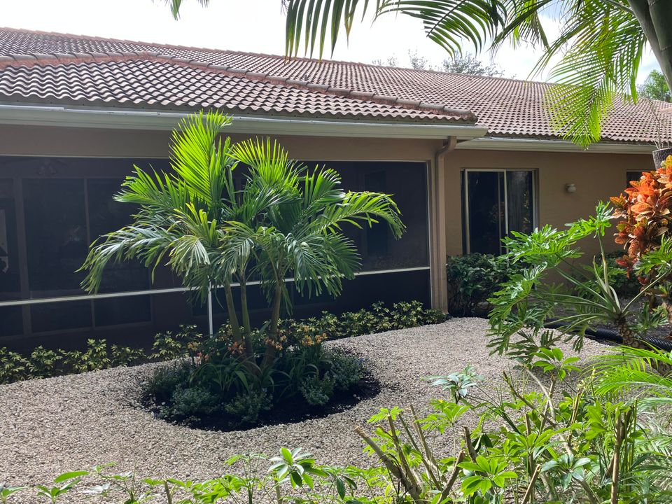 For Sale: $225,000 (2 beds, 2 baths, 1910 Square Feet)