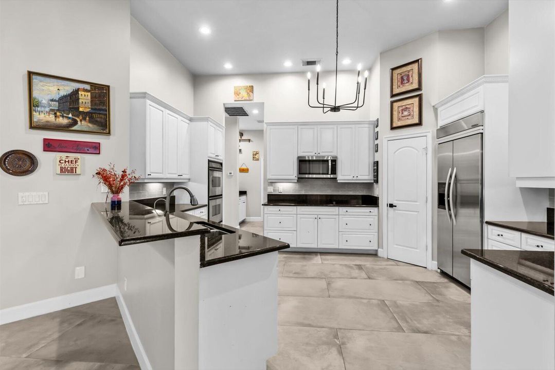 For Sale: $640,000 (3 beds, 2 baths, 2512 Square Feet)