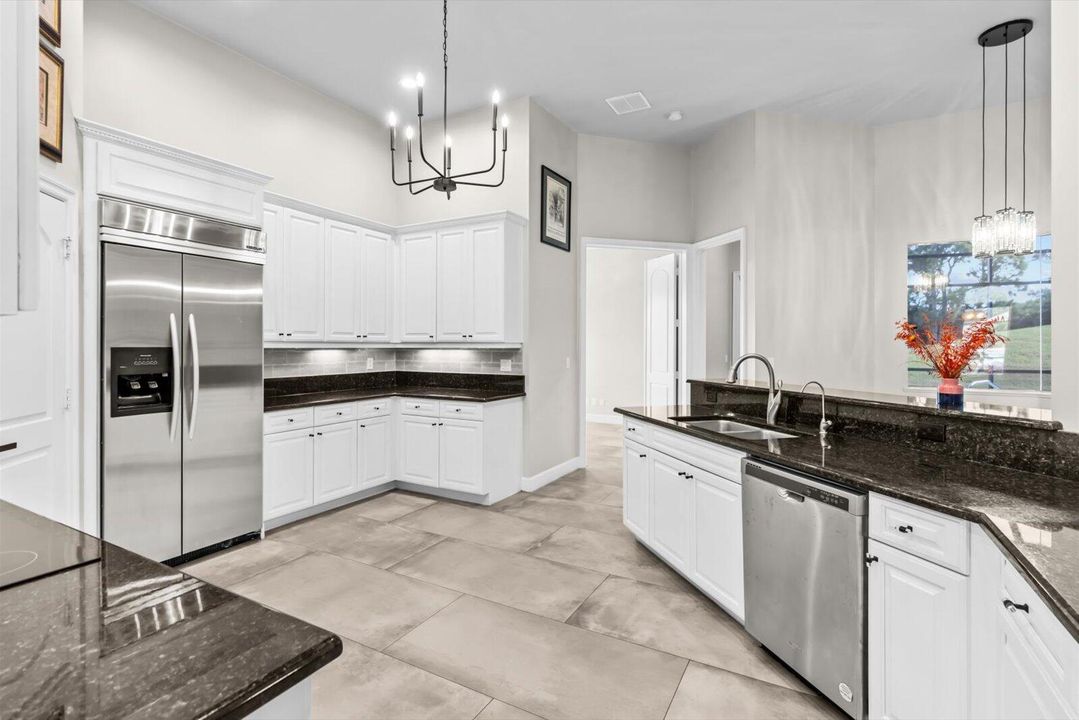 For Sale: $640,000 (3 beds, 2 baths, 2512 Square Feet)