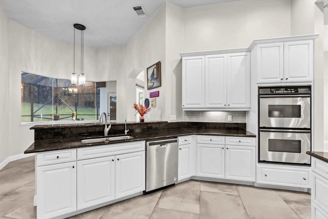 For Sale: $640,000 (3 beds, 2 baths, 2512 Square Feet)