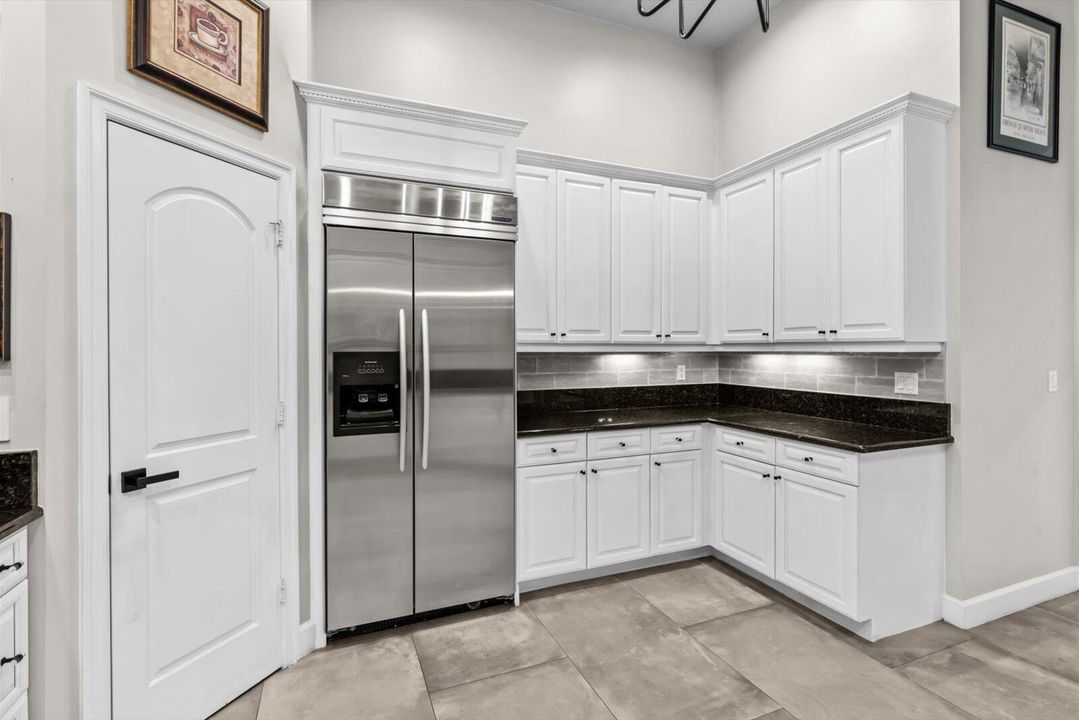 For Sale: $640,000 (3 beds, 2 baths, 2512 Square Feet)