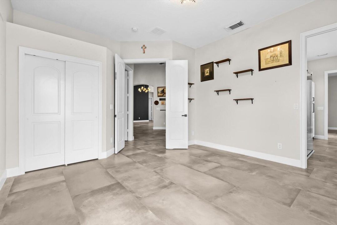 For Sale: $640,000 (3 beds, 2 baths, 2512 Square Feet)