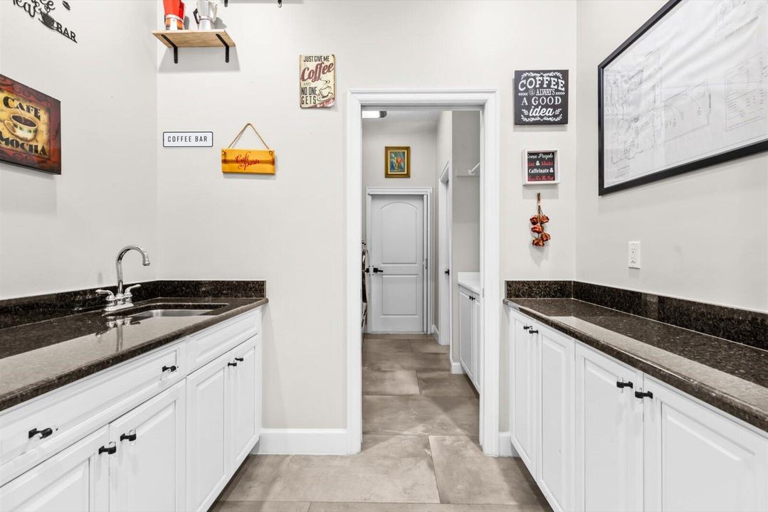 For Sale: $640,000 (3 beds, 2 baths, 2512 Square Feet)