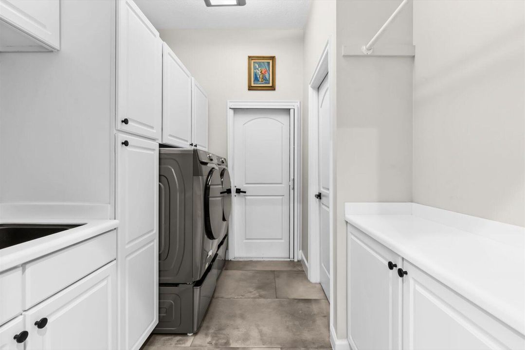 For Sale: $640,000 (3 beds, 2 baths, 2512 Square Feet)