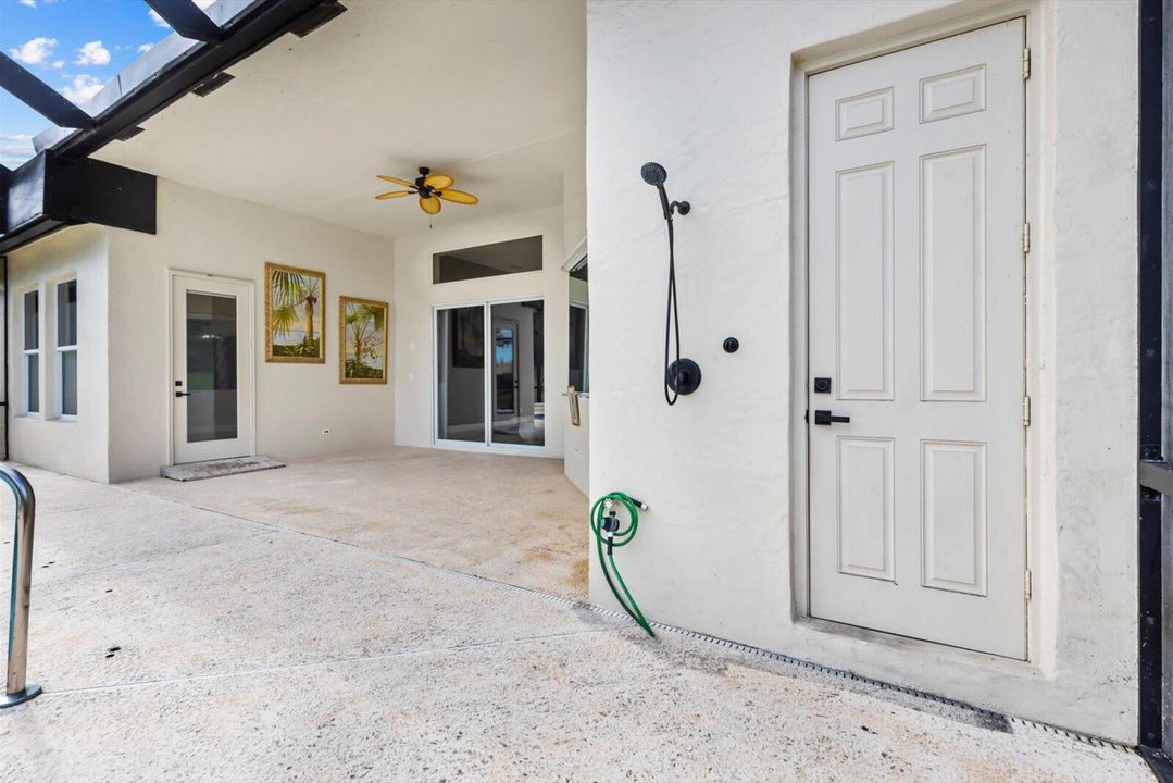 For Sale: $640,000 (3 beds, 2 baths, 2512 Square Feet)